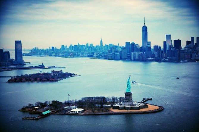 1-hour New York City Skyline Sightseeing Cruise - The Main Event: A Narrated Cruise Inside 100 Feet of Liberty