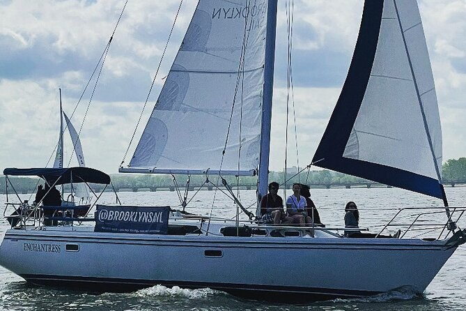 2.5-hour Guided Sailboat Tour - Up Close to the Statue of Liberty (Without the Big-Crowd Feel)