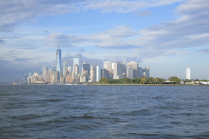2.5-hour Guided Sailboat Tour - Ellis Island Pass-By: Quiet History, Big View Geometry