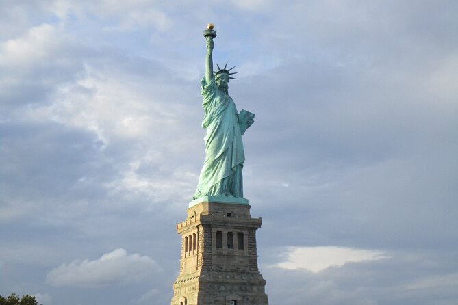 2.5-hour Guided Sailboat Tour - Governors Island Views: A Final Harbor-Route Score