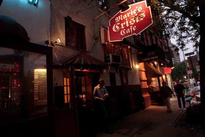 2-Hour Spanish Nightlife Guided Walking Tour of Greenwich Village - Greenwich Village after dark: what this Spanish walking tour really gives you