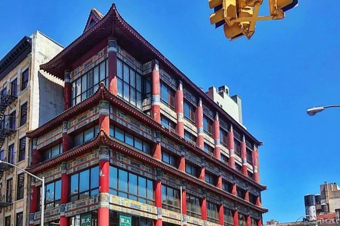 3 New York Neighborhoods Semi-Private Tour : SoHo, Chinatown and Little Italy - Why the guide makes or breaks this tour