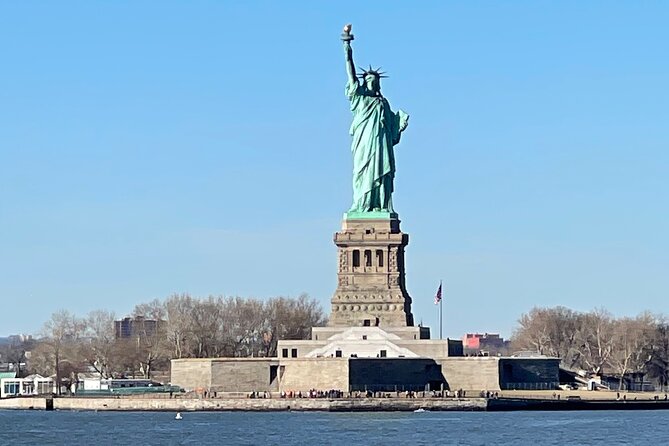 6 hour Bus tour and 1 hour Boat Ride by the Statue of Liberty - Small-group advantage on a jam-packed loop