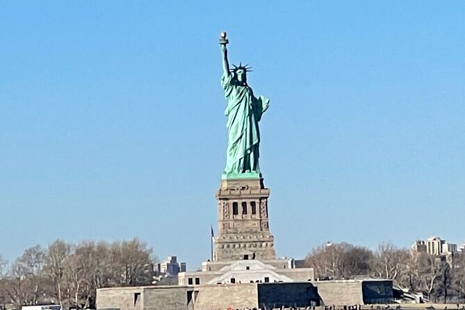 6 hour Bus tour and 1 hour Boat Ride by the Statue of Liberty - Brooklyn Bridge on foot: 30 minutes that set the tone