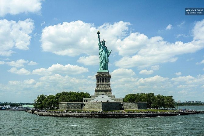 60 Minute Statue of Liberty Sightseeing tour-New York Harbor - From Pier 36 to the Statue of Liberty in 60 minutes