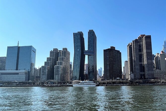 AIANY Climate Change Tour in New York - East River passes: UN views and the logic of the waterfront