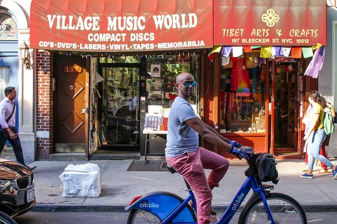 Artistic, Alternative Greenwich Village Walking Tour - Pop-culture moments: the Friends apartment and TV-location spotting