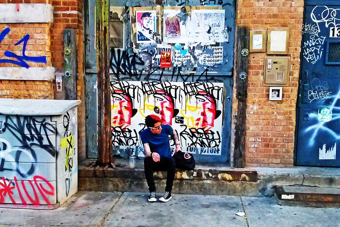 Best of Brooklyn Walking Tour in Williamsburg - Stop one: Williamsburg streets, murals, and artist-loft architecture