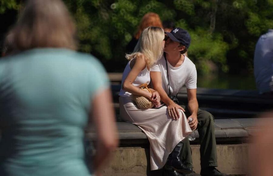 Best of NYC: Top-Rated Gossip Girl TV Locations Pedicab Tour - The Met Steps: fashion drama meets real stonework