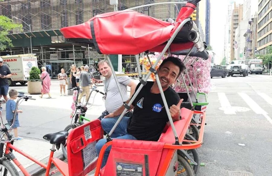 Best of NYC:Top-Rated Sex and the City Hotspots Pedicab Tour - Why a Sex and the City pedicab tour feels different in NYC