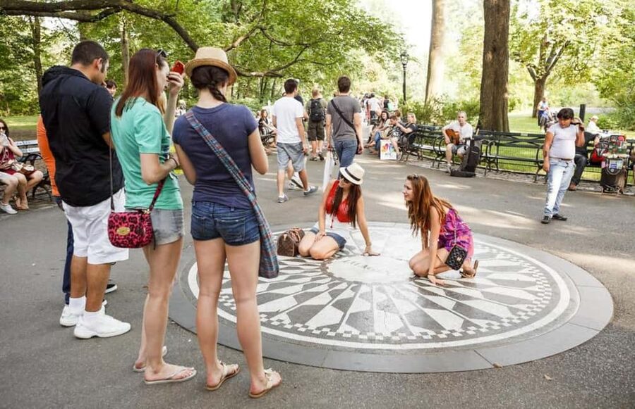 Best of NYC:Top-Rated Sex and the City Hotspots Pedicab Tour - Magnolia Bakery cupcakes and what to do with the extra time