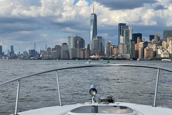 Best Private Luxury Daytime Boat Tour in New York City - 1 Hour - Captains who actually run the ride like a tour