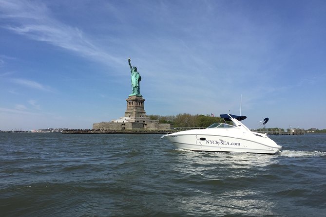 Best Private Luxury Daytime Boat Tour in New York City - 2 Hour - North Cove Marina: starting by the Freedom Tower and 9/11 Memorial
