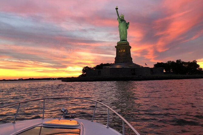 Best Private Luxury Sunset Boat Tour in New York City - 1 Hour - The Sunset Cruise Pace: What You’ll Actually Do On the Water