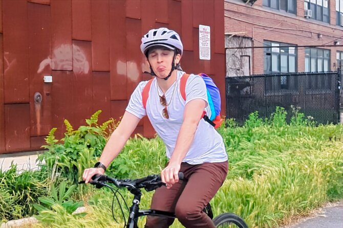 Bike Brooklyn NYC Like a Local by Original NYC - The Brooklyn Bridge Segment: Iconic Without Parking Lot Chaos