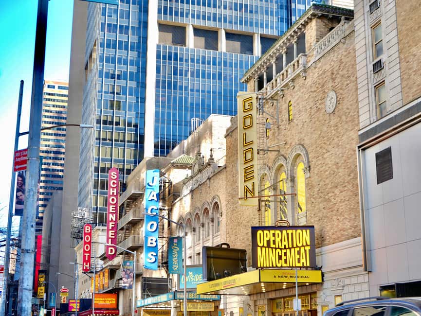 Broadway the Tour: NYC's Immersive Historic Walking Tour - The headset system: your secret weapon in Times Square