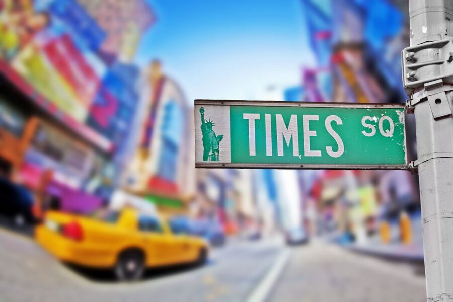 Broadway Theatre District Tour - Sardi’s and Shubert Alley: Why showpeople gather in one place