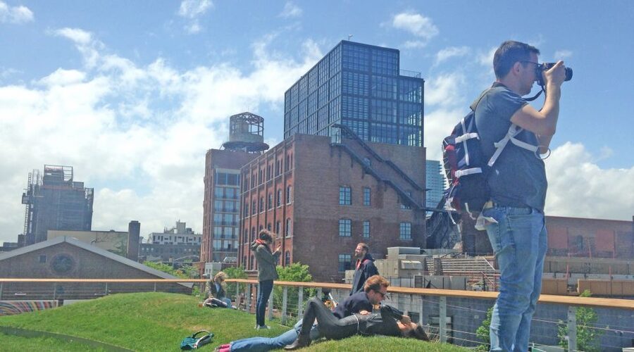 Brooklyn: 2-Hour Best of Brooklyn Walking Tour -Williamsburg - The waterfront and Manhattan skyline: a payoff that helps you orient