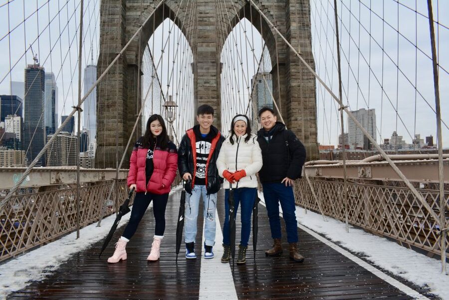 Brooklyn Bridge & Neighborhoods – 2-Hour Photo Shoot Tour - Brooklyn Heights: Skyline Views with a Softer, Local Feel