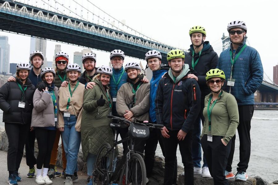 Brooklyn Bridge Self-guided Bike Tour App - Audio + Written - Lower Manhattan pacing: your first stops, food picks, and photo moments