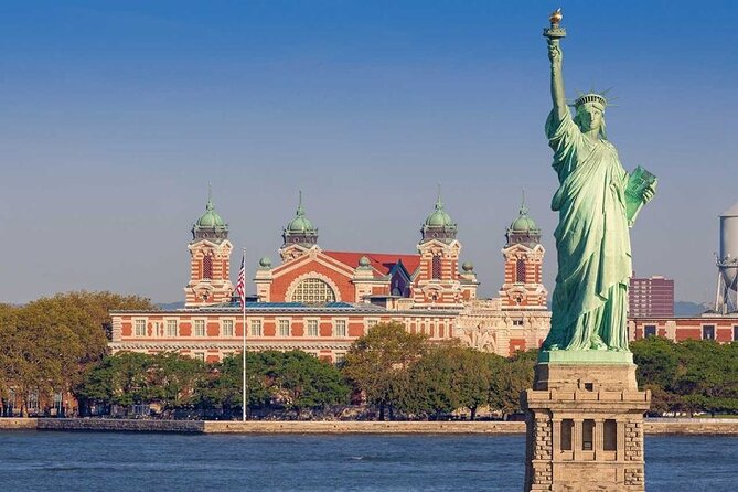 Brooklyn Bridge, Statue of Liberty and Manhattan Tour - Manhattan Bridge: a 10-minute icon stop with real age