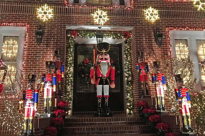 Brooklyn Christmas Lights Walking Tour at Dyker Heights - Stop 1: Dyker Heights Houses, Neighborhood Tradition, and the Best Way to See It