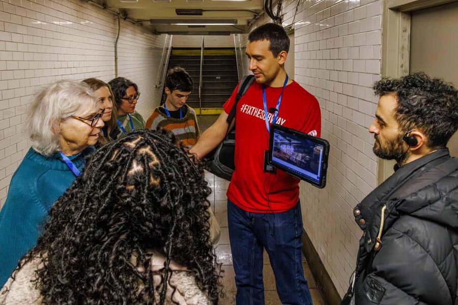 Brooklyn: Discover Hidden NYC Subway Secrets - Private - The Bad moonwalk practice spot: pop culture with a purpose