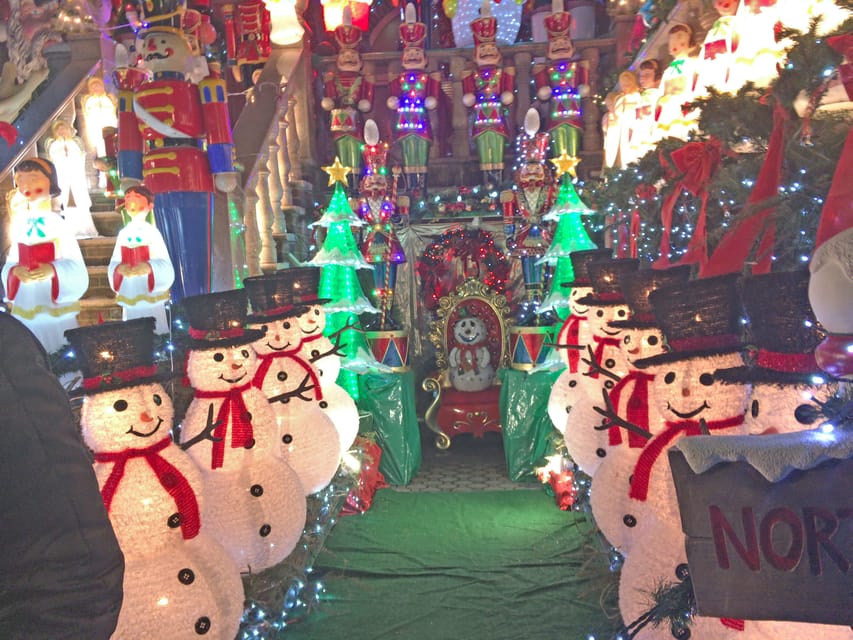 Brooklyn: Dyker Heights Christmas Walking Tour - The short warm-up walk: how you get oriented fast