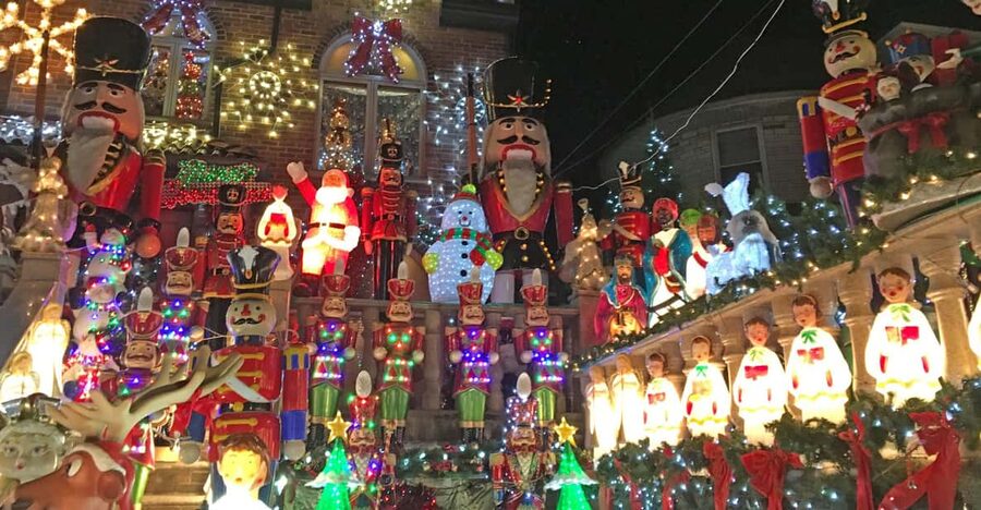 Brooklyn: Dyker Heights Christmas Walking Tour - Meeting at Gigi’s Bakery on 4th Ave (and how to not mess up your start)