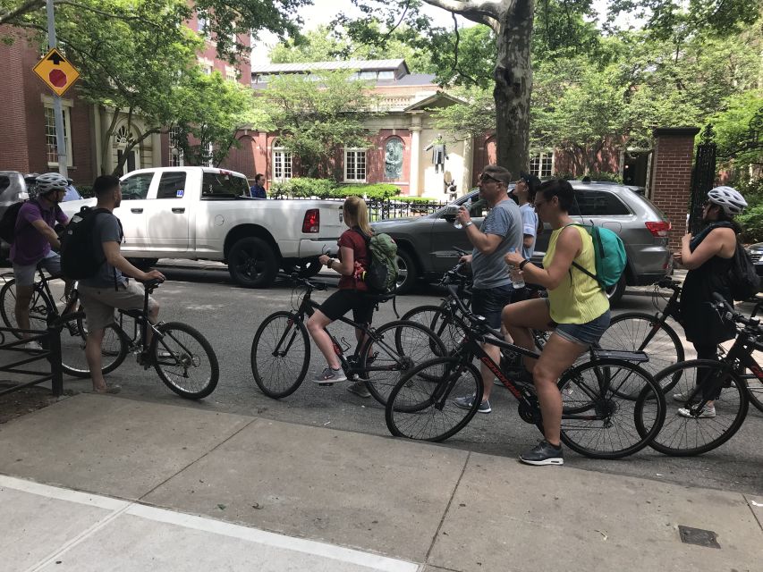Brooklyn: Half-Day Cycling Tour - Dumbo Meets You by the Water (and Keeps You Moving)