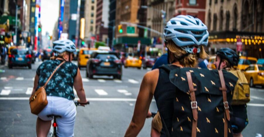 Brooklyn: Half-Day Cycling Tour - Williamsburg to Greenpoint: Artists, Street Art, and a Breakfast Break