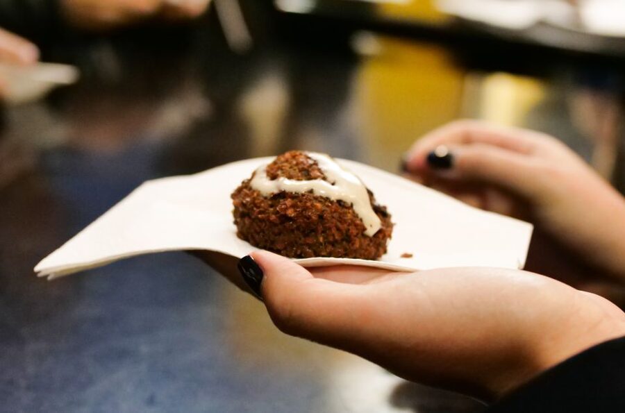 Brooklyn Heights and Dumbo: Guided New York Food Tour - Stop 1: Falafel and row-home history in Brooklyn Heights