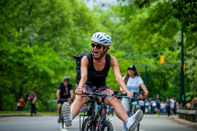 Brooklyn Neighborhoods Small-Group Bike Tour - Under the Brooklyn and Manhattan Bridges: motion, history, and Lower Manhattan views