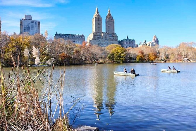 Central Park Guided Walking Tour in French - The Lake: where the walk slows just enough for real noticing