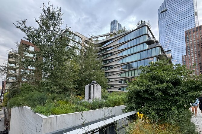 Chelsea and the High Line NYC Architecture Walking Tour - Stop 1: The High Line and the idea of a reused city