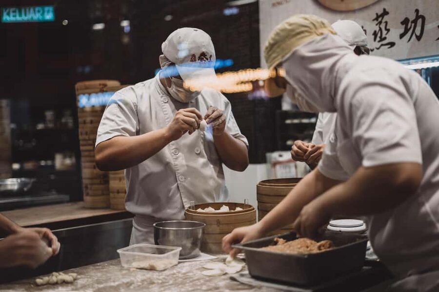 Chinese Dumplings Cooking Class in NYC – Fun & Delicious! - Owen’s Role and the English-Led, Small-Group Pace