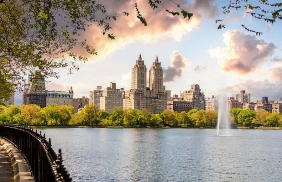 Christmas in Central Park: Horse Carriage Holiday Tour - Warm-weather reality check: what to wear and what not to stress about