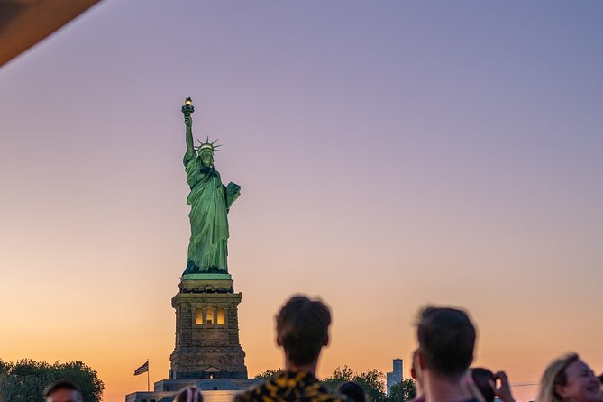 Circle Line: 1.5hr New York City Statue of Liberty Sunset Cruise - Inside vs Outdoor Deck: Where You’ll Spend Your Time