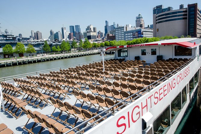 Circle Line: 2.5hr - Complete Manhattan Island Cruise - Weather and deck reality: dress for the water