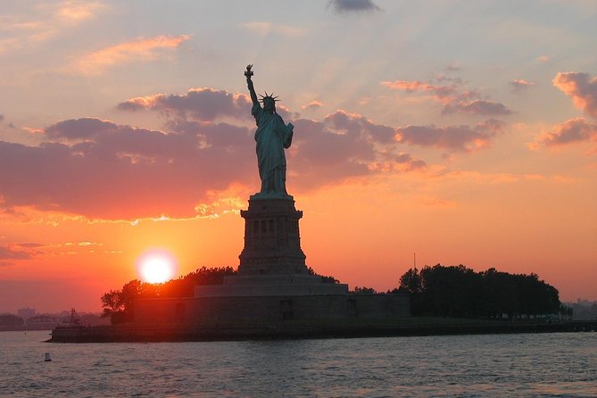 Circle Line: 2hr - New York City Harbor Lights Cruise - Choosing your spot: deck time vs indoor window seats