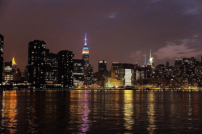 Circle Line: 2hr - New York City Harbor Lights Cruise - What’s onboard for drinks, snacks, and souvenirs