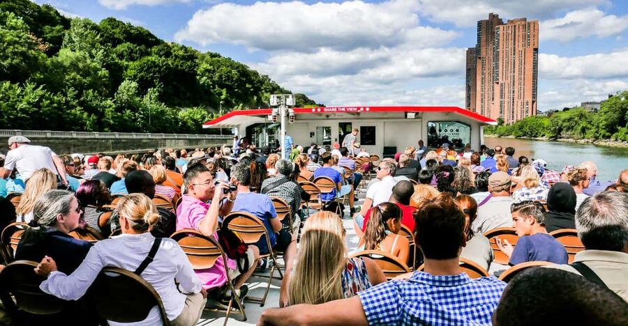 Circle Line: Bear Mountain Foliage & Oktoberfest Cruise NYC - Landmarks, light narration, and why the guide matters