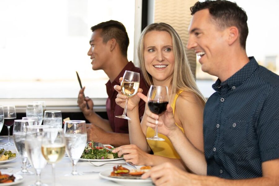 City Cruises New Jersey: NYC Buffet Lunch or Dinner Cruise - Winter Wonderland Upgrade: Holiday Dates and What Changes