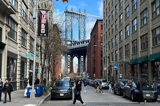 Contrasts VIP Private (We visited Harlem, Bronx, Queens, Brooklyn and Manhattan) - Brooklyn Bridge: 15 minutes, and then back to NYC motion