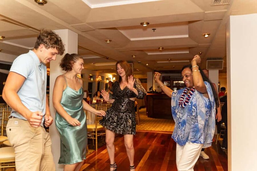 Cornucopia Princess NYC New Years Eve Cruise - Dinner buffet 9:30–11:30: good timing, mixed quality risk
