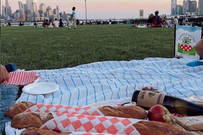 Deluxe Picnic for 2 (Grab and Go) - What’s Included in the Picnic (Classic vs Deluxe vs Romance)