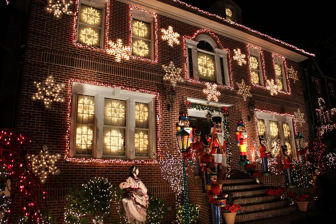 Dyker Heights Brooklyn Christmas Lights Tour - What your guide and driver change about the experience