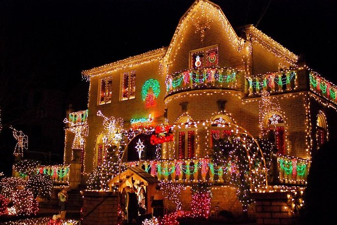 Dyker Heights Christmas Lights and NYC Skyline View Bus Tour - Guide Commentary: Fun Facts, Real Personality, and a Note on Language