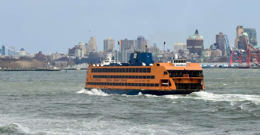 Easy Access Statue of Liberty & Brooklyn Bridge Discovery - Cruising toward Brooklyn Bridge and setting up the crossing