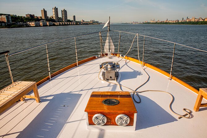 Fall Foliage Cruise on Yacht Full Moon from Chelsea Piers - Palisades in New Jersey: Where the Best Color Concentration Happens